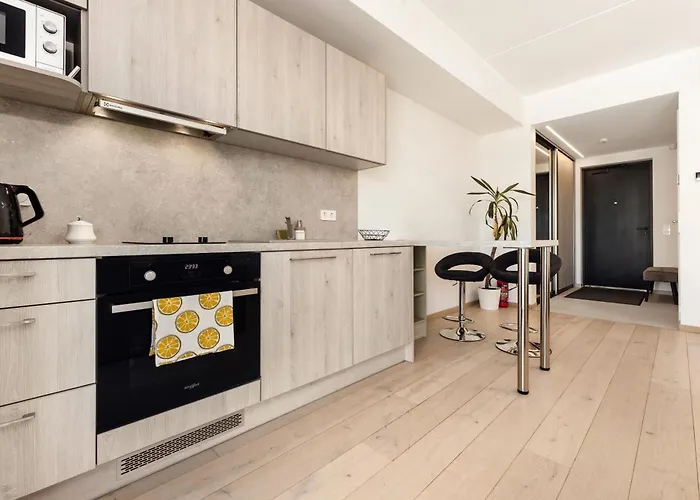 With View And Free Parking *